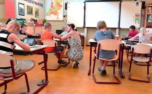 �а����Թ����ν̰�����ѧ��˼�������ĶԻ���