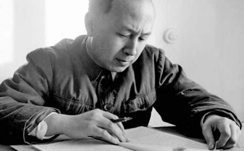 ��Ǯѧɭ��˵�θ�