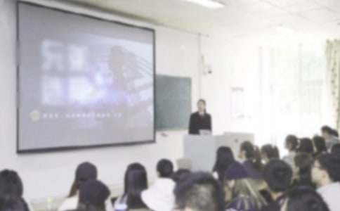 ���ڱ�ɫ���Ͽν�ѧ���