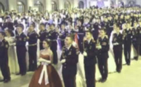 小班美术教案:鞋印舞会