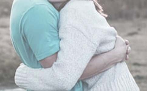 小班健康教案《快乐拥抱》