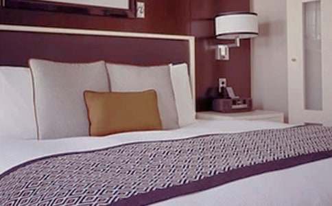 多层精装修两居室出租合同